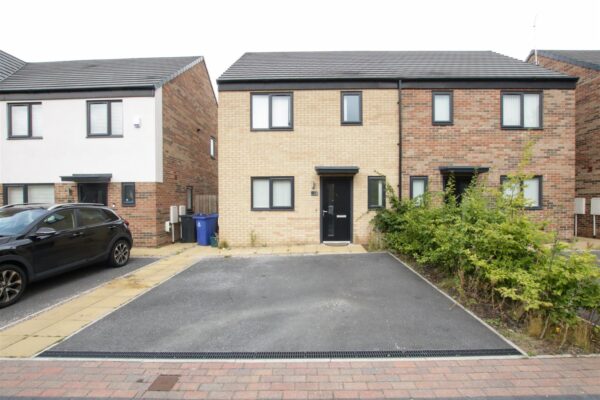 Pond Close, Lakeside, Doncaster